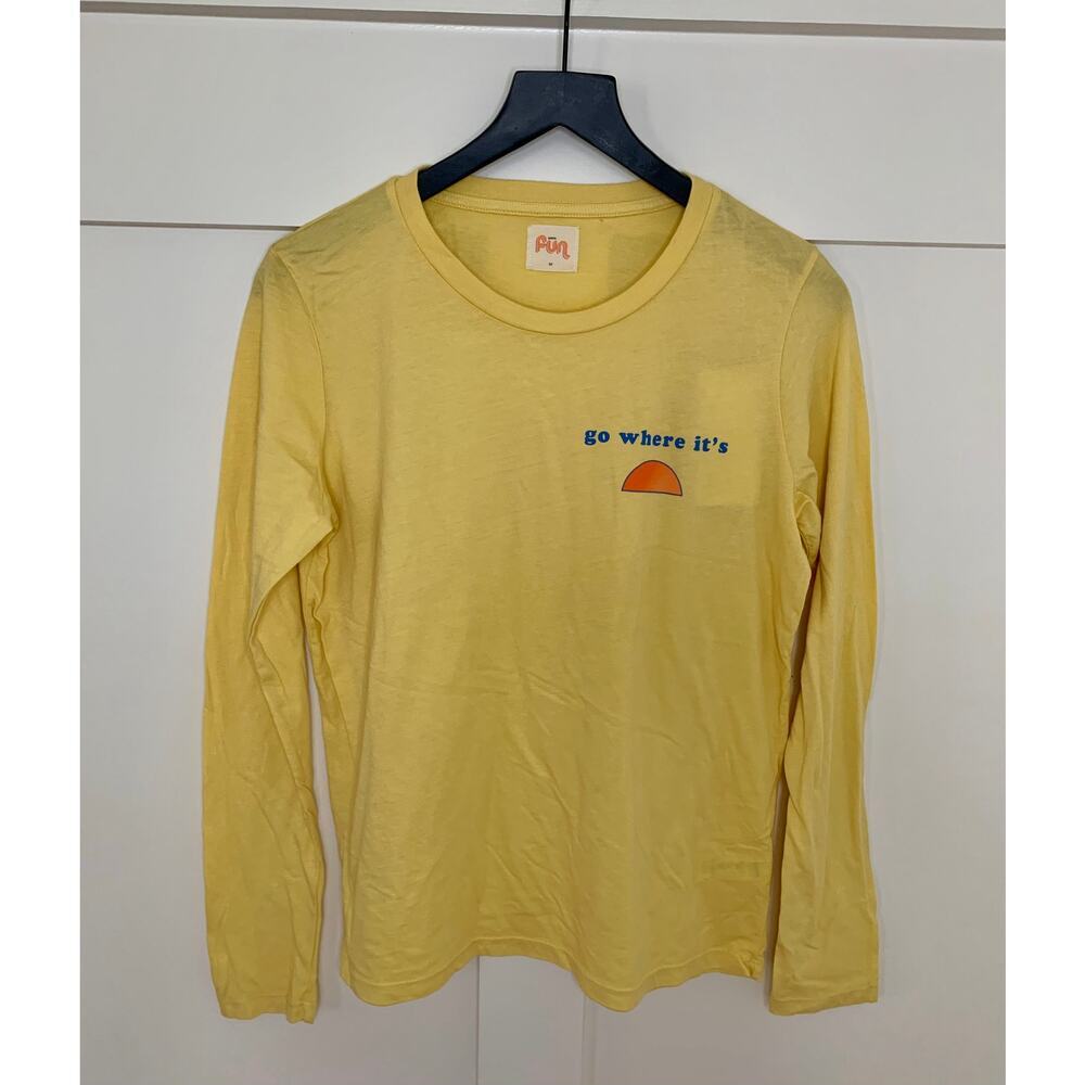 Warm Fun Go Where It's Sun Tee in Yellow Medium Pullover Long Sleeve Printed